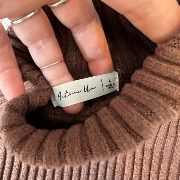 Cropped Turtleneck Ribbed Sweater - Size Large - Picture 4 of 5